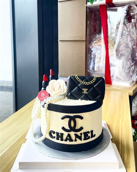 Chanel bag cake tutorial